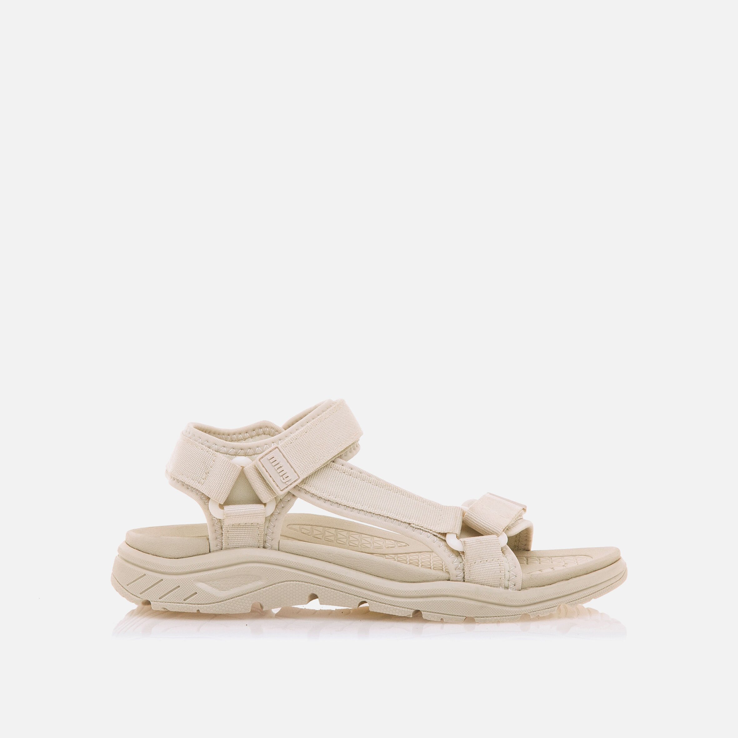 Compra TORNADO beige 57667 Sandalias planas Mustang para Mujer